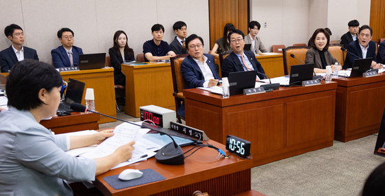 서영교 법사위원장 의사진행에 항의하는 국민의힘