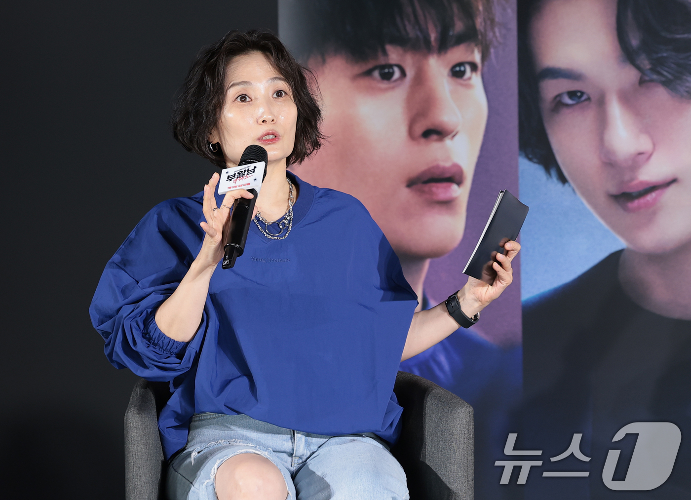 (서울=뉴스1) 권현진 기자 = 방송인 박경림이 26일 서울 광진구 롯데시네마 건대입구에서 열린 영화 '부활남: 더 레드'(감독 백) 제작보고회에 참석해 진행을 하고 있다.'부활남 …