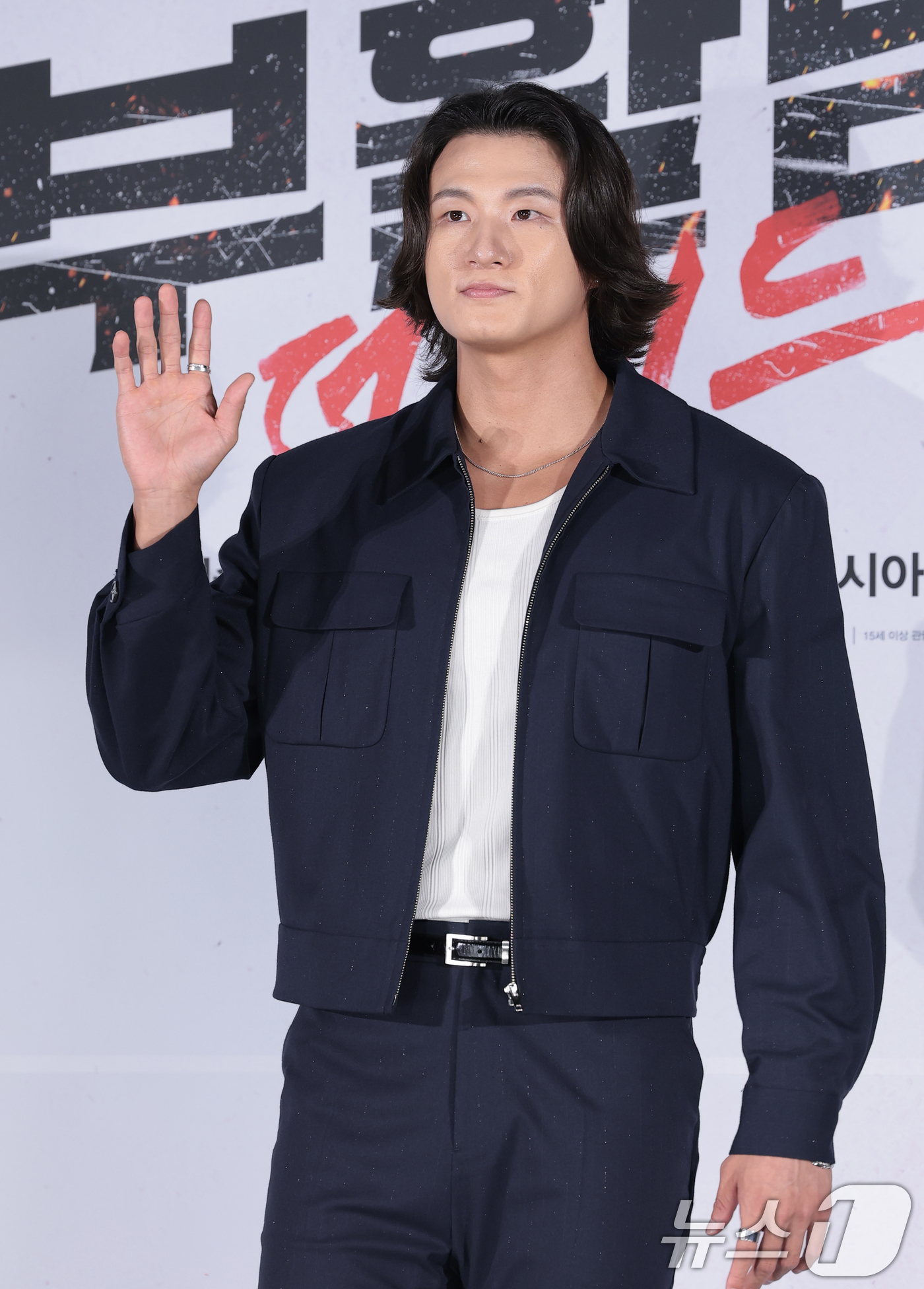 (서울=뉴스1) 권현진 기자 = 배우 신승호가 26일 서울 광진구 롯데시네마 건대입구에서 열린 영화 '부활남: 더 레드'(감독 백) 제작보고회에 참석해 포즈를 취하고 있다.'부활남 …
