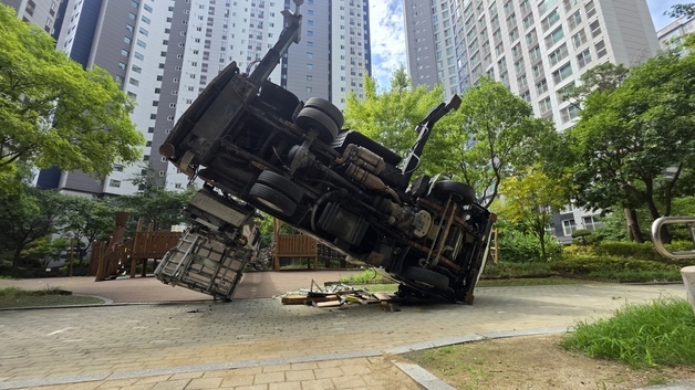 바닥 드러난 사다리차