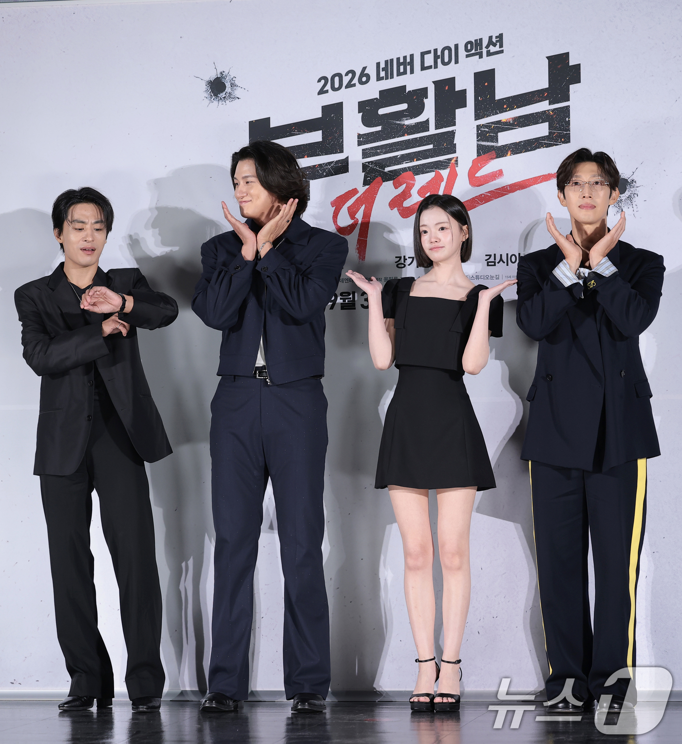 (서울=뉴스1) 권현진 기자 = 배우 구교환(왼쪽부터)과 신승호, 김시아, 강기영이 26일 서울 광진구 롯데시네마 건대입구에서 열린 영화 '부활남: 더 레드'(감독 백) 제작보고회 …