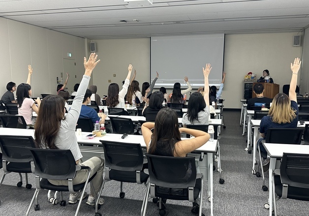 "이 카레 재료, 우리도 써요"…오뚜기 공장 방문한 인도 유학생 '반색'