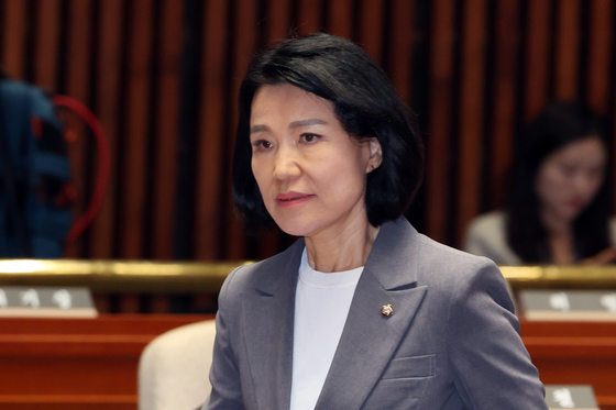 의총 참석하는 이진숙 의원