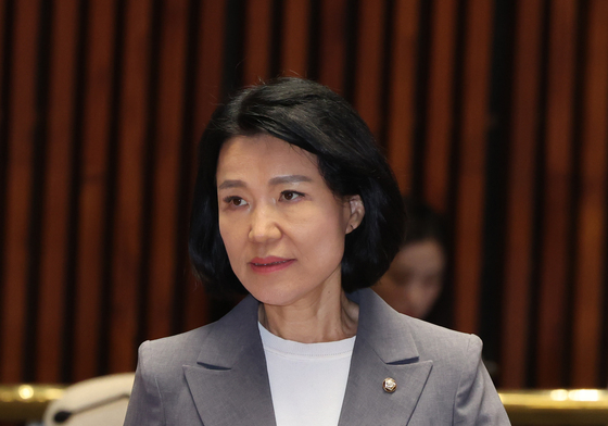 의총 참석하는 이진숙 의원