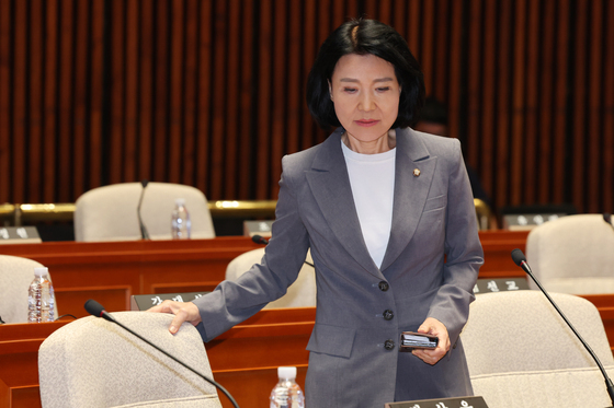 이진숙 의원, 의총 참석
