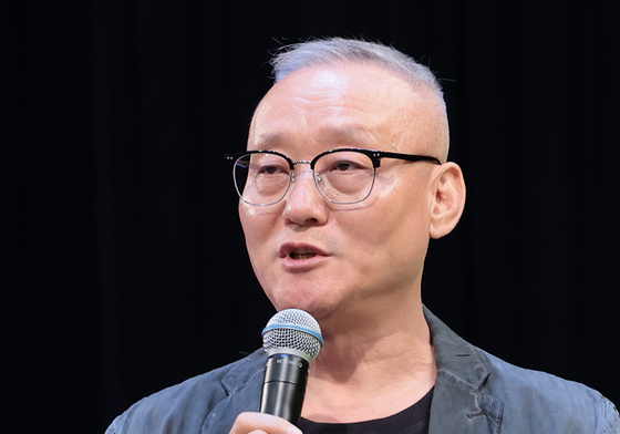인사말 하는 이시찬 예술감독