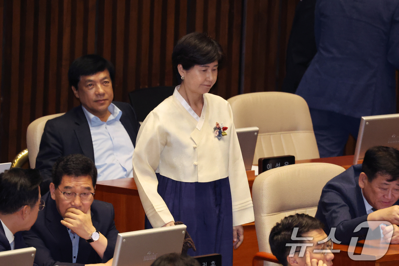(서울=뉴스1) 황기선 기자 = 백혜련 더불어민주당 의원이 26일 오후 서울 여의도 국회에서 열린 제438회국회(임시회) 제2차 본회의에 한복을 입고 참석하고 있다. 2026.8. …