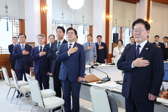 국민의례하는 이재명 대통령