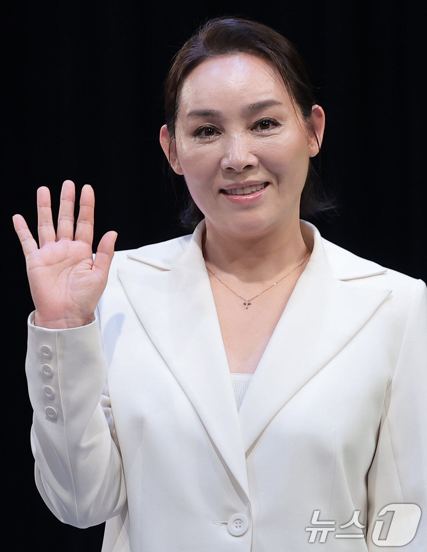 본문 이미지 - 가수 양수경이 26일 오후 서울 마포구 YTN홀에서 열린 기자회견에서 포즈를 취하고 있다. 2026.8.26 ⓒ 뉴스1 권현진 기자