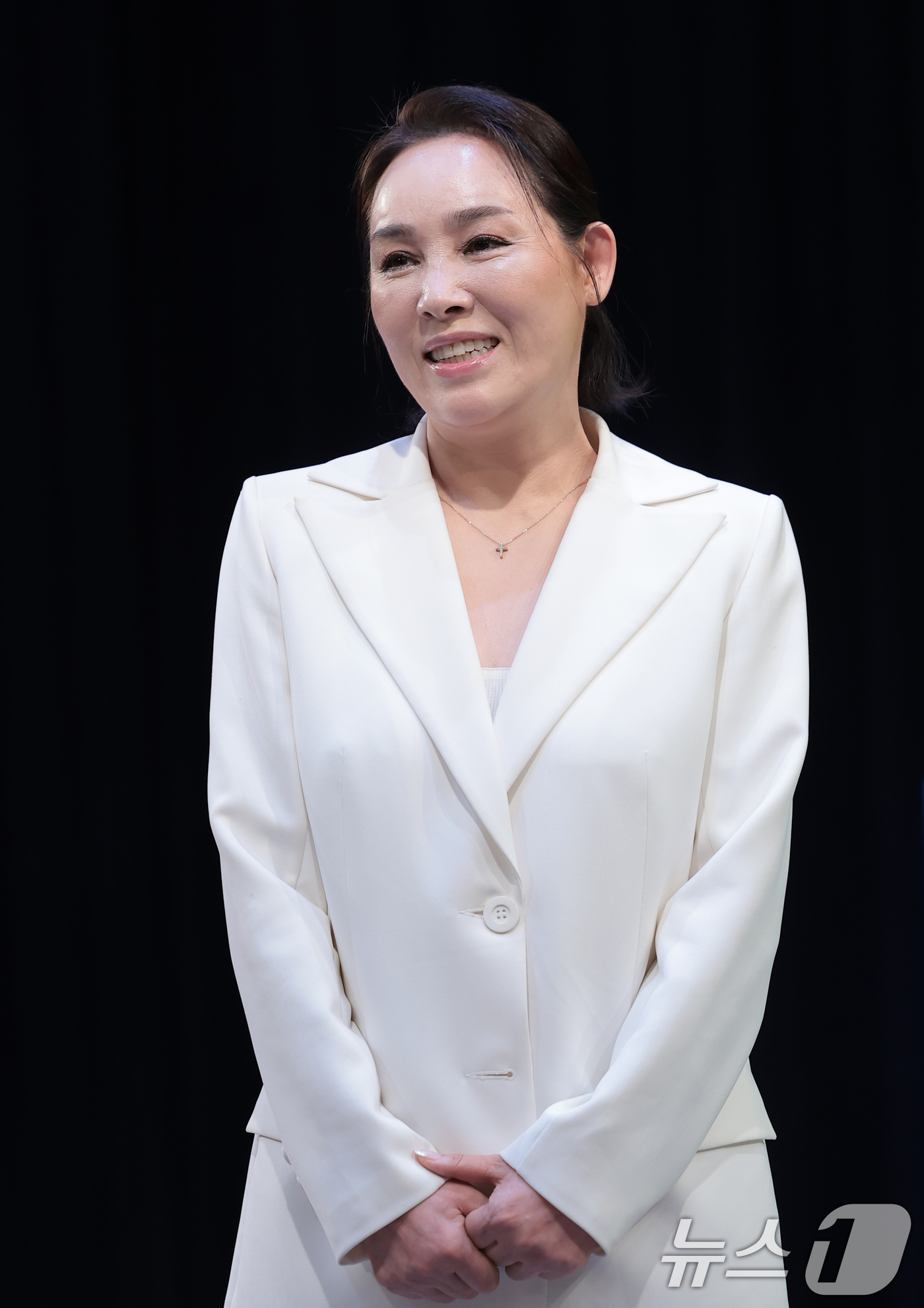 (서울=뉴스1) 권현진 기자 = 가수 양수경이 26일 오후 서울 마포구 YTN홀에서 열린 기자회견에서 포즈를 취하고 있다. 2026.8.26/뉴스1
