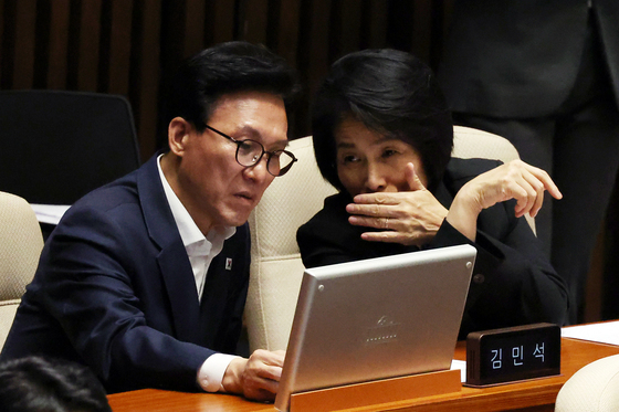 대화 나누는 김민석·최민희