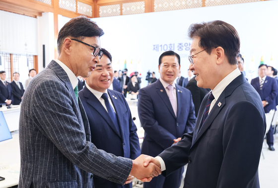 인사 나누는 이재명 대통령·김철우 보성군수