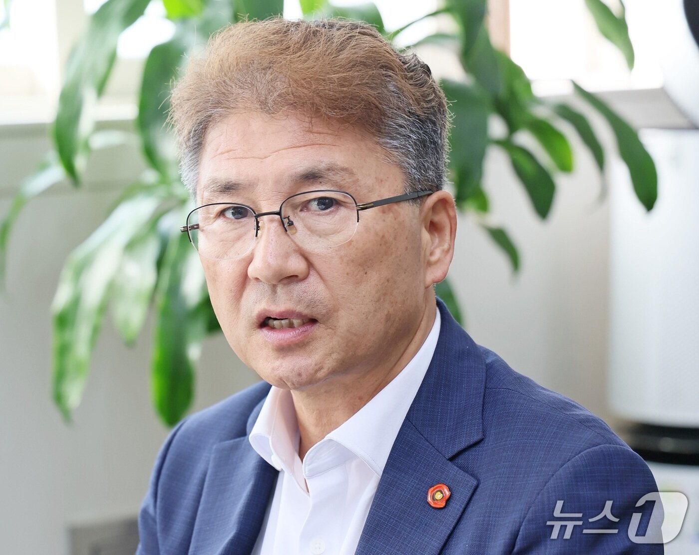 본문 이미지 - 이상봉 제주시장이 26일 오전 집무실에서 현안 점검 회의를 주재하고 있다.(제주시 제공, 재판매 및 DB 금지)