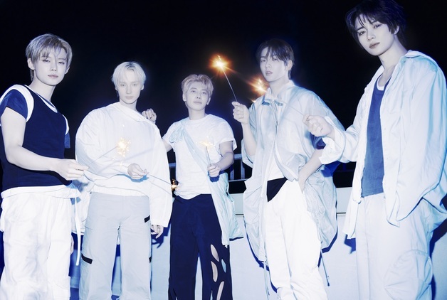 TXT, 日 인기 거세다…오리콘∙빌보드 재팬 차트 정상 등극