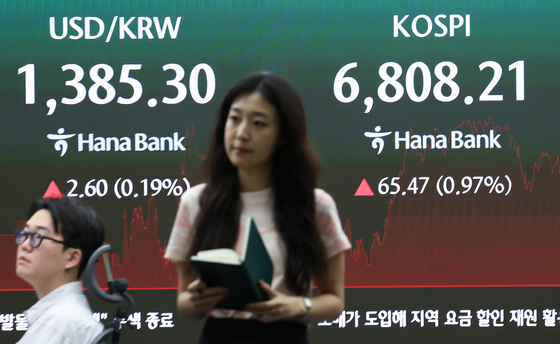 유가하락·월말네고에 달러·원 1380원 초반 소폭 하락(종합)