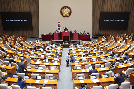 본회의 통과되는 이진숙 제명 촉구 결의안