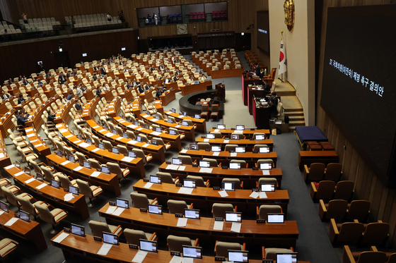 '5·18 폄훼논란' 이진숙 제명촉구 결의안 與주도 본회의 통과