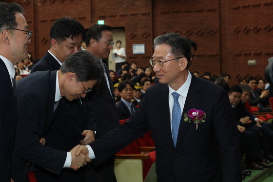 이임식 참석한 정성호 법무부 장관