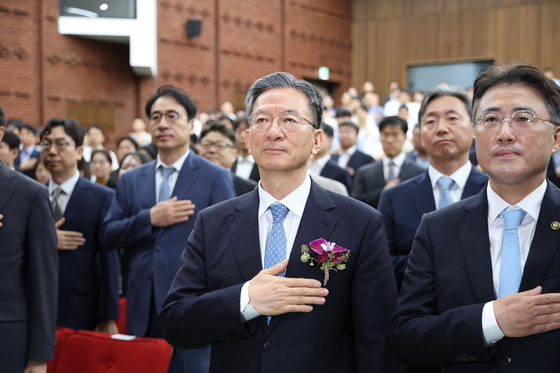 국민의례하는 정성호 법무부 장관