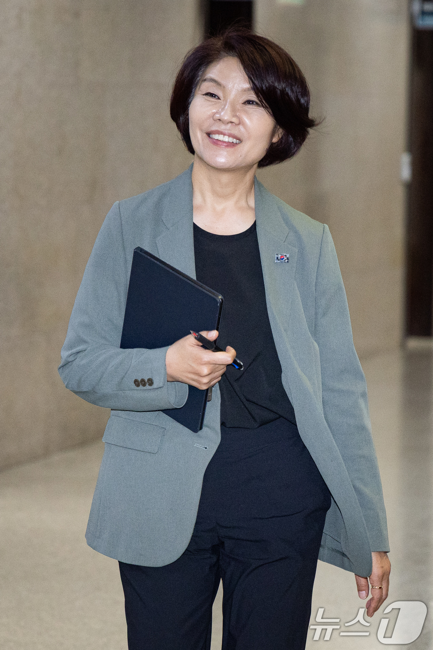 (서울=뉴스1) 유승관 기자 = 한정애 더불어민주당 사무총장이 26일 서울 여의도 국회에서 열린 비공개 당무위원회에 참석하고 있다. 2026.8.26/뉴스1