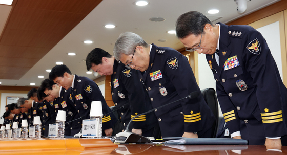 제주 실종사건 관련 사고하는 경찰 수내부