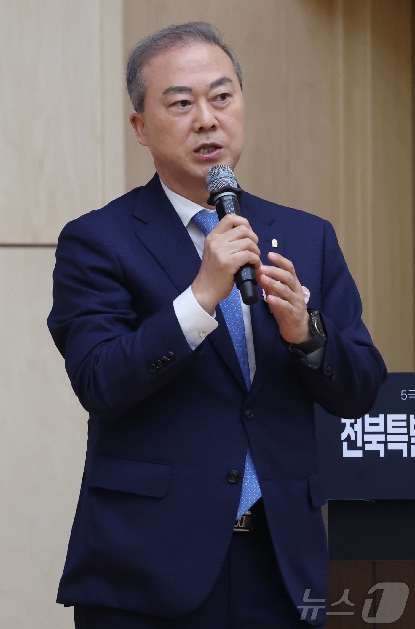 (전주=뉴스1) 유경석 기자 = 양오봉 전북대학교 총장이 26일 전북 전주시 전북대학교 진수당에서 열린 전북특별자치도 피지컬AI 대도약 결의대회에서 비전발표를 하고 있다. 2026 …