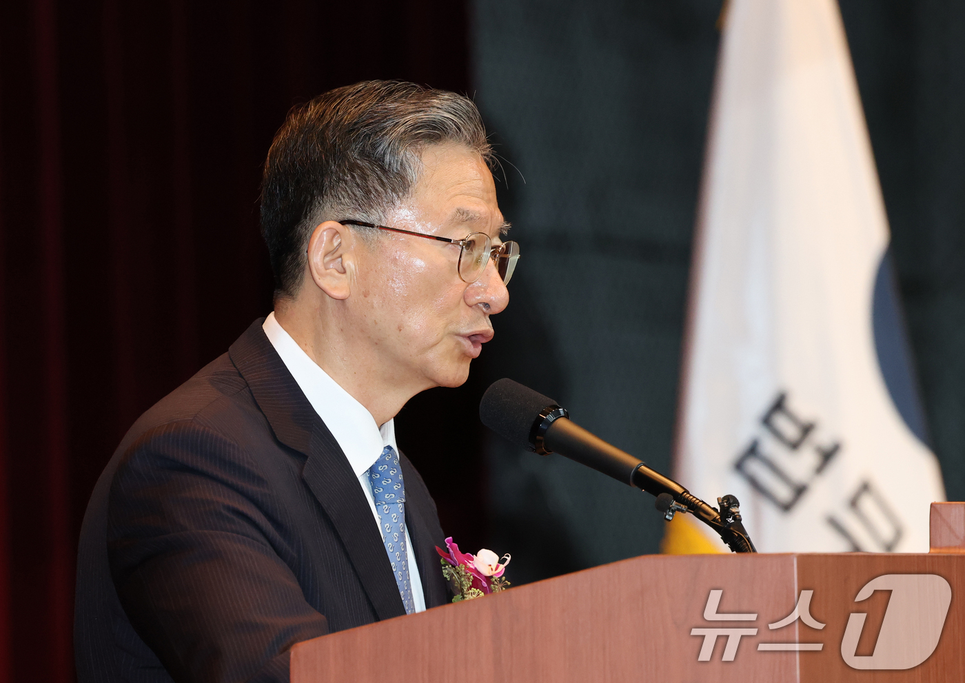 (과천=뉴스1) 김영운 기자 = 정성호 법무부 장관이 26일 경기 과천시 정부과천청사에서 열린 법무부 장관 이임식에서 이임사를 하고 있다. 2026.8.26/뉴스1
