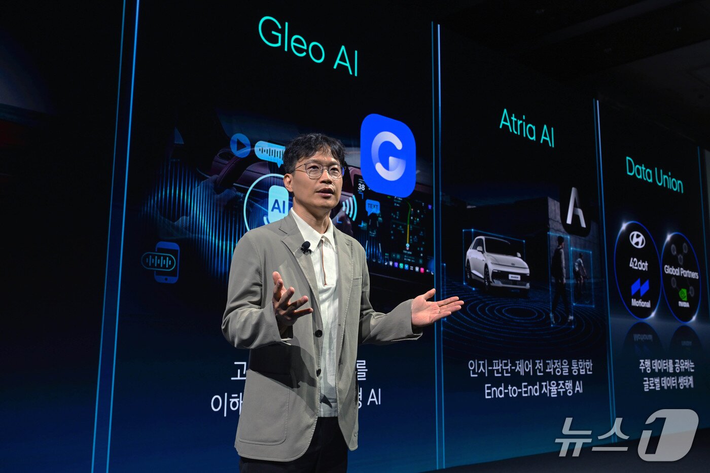 본문 이미지 - 박민우 현대차그룹 AVP본부장 사장 겸 포티투닷 대표이사가 '2026 CEO 인베스터 데이'에서 SDV와 자율주행 부문 전략에 대해 발표하고 있다(현대차 제공)