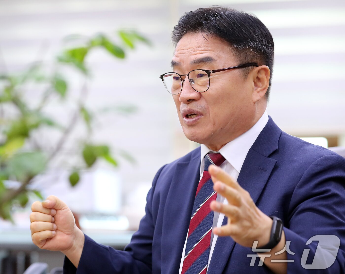 본문 이미지 - 권순기 경남교육감이 26일 경남교육청에서 뉴스1과 인터뷰를 하고 있다. ⓒ 뉴스1 윤일지 기자