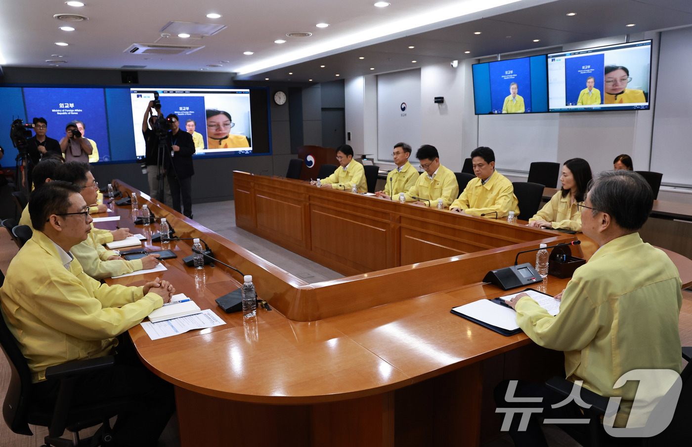 (서울=뉴스1) 구윤성 기자 = 조현 외교부 장관이 26일 서울 종로구 외교부 청사에서 네팔 홍수 우리 국민 실종 관련 재외국민보호대책본부회의를 주재하고 있다. 2026.8.26/ …