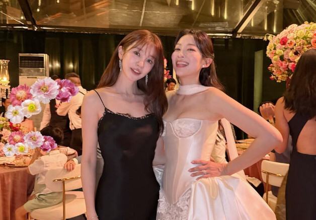윤은혜, 절친 아덴 조 결혼식 하객 의상 지적에 "정해진 드레스코드 있었다"