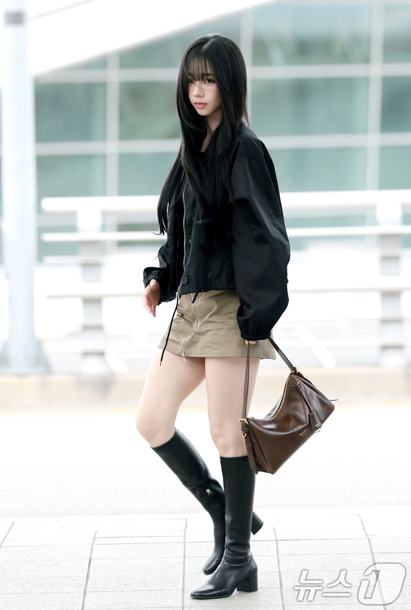 (인천공항=뉴스1) 권현진 기자 = 에스파(Aespa) 카리나가 해외 일정을 위해 27일 오전 인천국제공항을 통해 싱가포르로 출국하고 있다. 2026.8.27/뉴스1