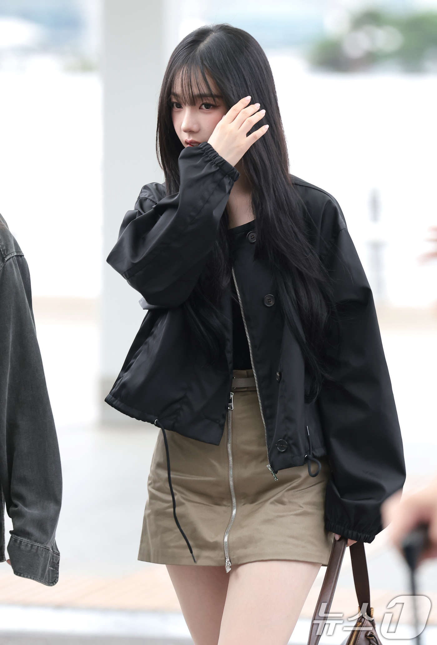 (인천공항=뉴스1) 권현진 기자 = 에스파(Aespa) 카리나가 해외 일정을 위해 27일 오전 인천국제공항을 통해 싱가포르로 출국하고 있다. 2026.8.27/뉴스1