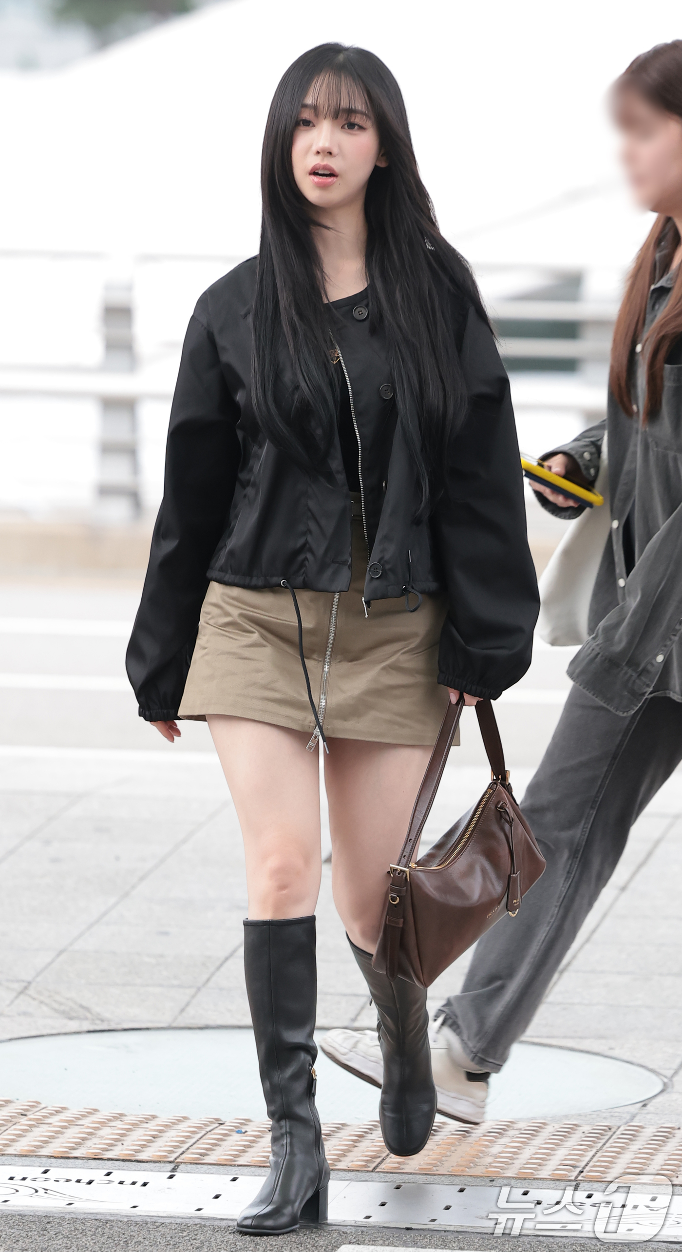 (인천공항=뉴스1) 권현진 기자 = 에스파(Aespa) 카리나가 해외 일정을 위해 27일 오전 인천국제공항을 통해 싱가포르로 출국하고 있다. 2026.8.27/뉴스1