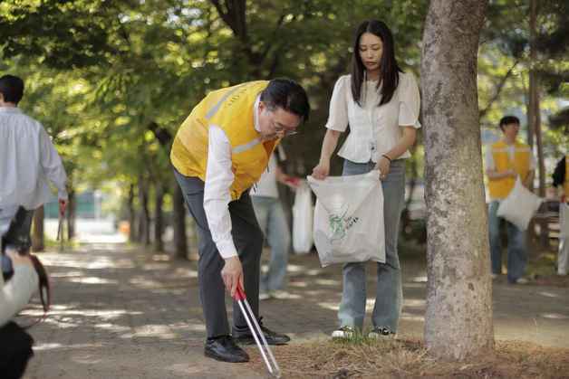 리조트 쓰레기의 재탄생…파라다이스시티, 페트병 재활용