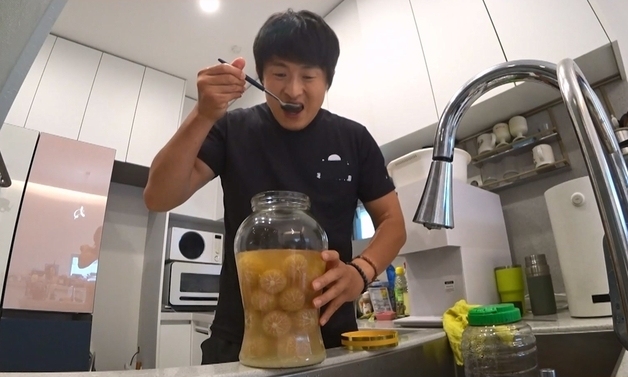 '나혼산' 기안84, 배달·냉동요리 끊은 일상…3년 묵힌 '귤담근주' 맛 공개