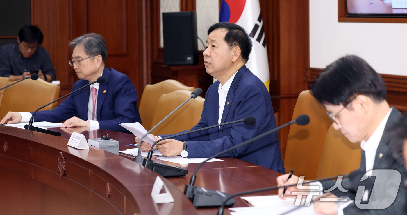 (서울=뉴스1) 김명섭 기자 = 구윤철 경제부총리 겸 재정경제부 장관이 27일 서울 종로구 세종대로 정부서울청사에서 열린 제273차 대외경제장관회의에서 모두 발언을 하고 있다. 이 …