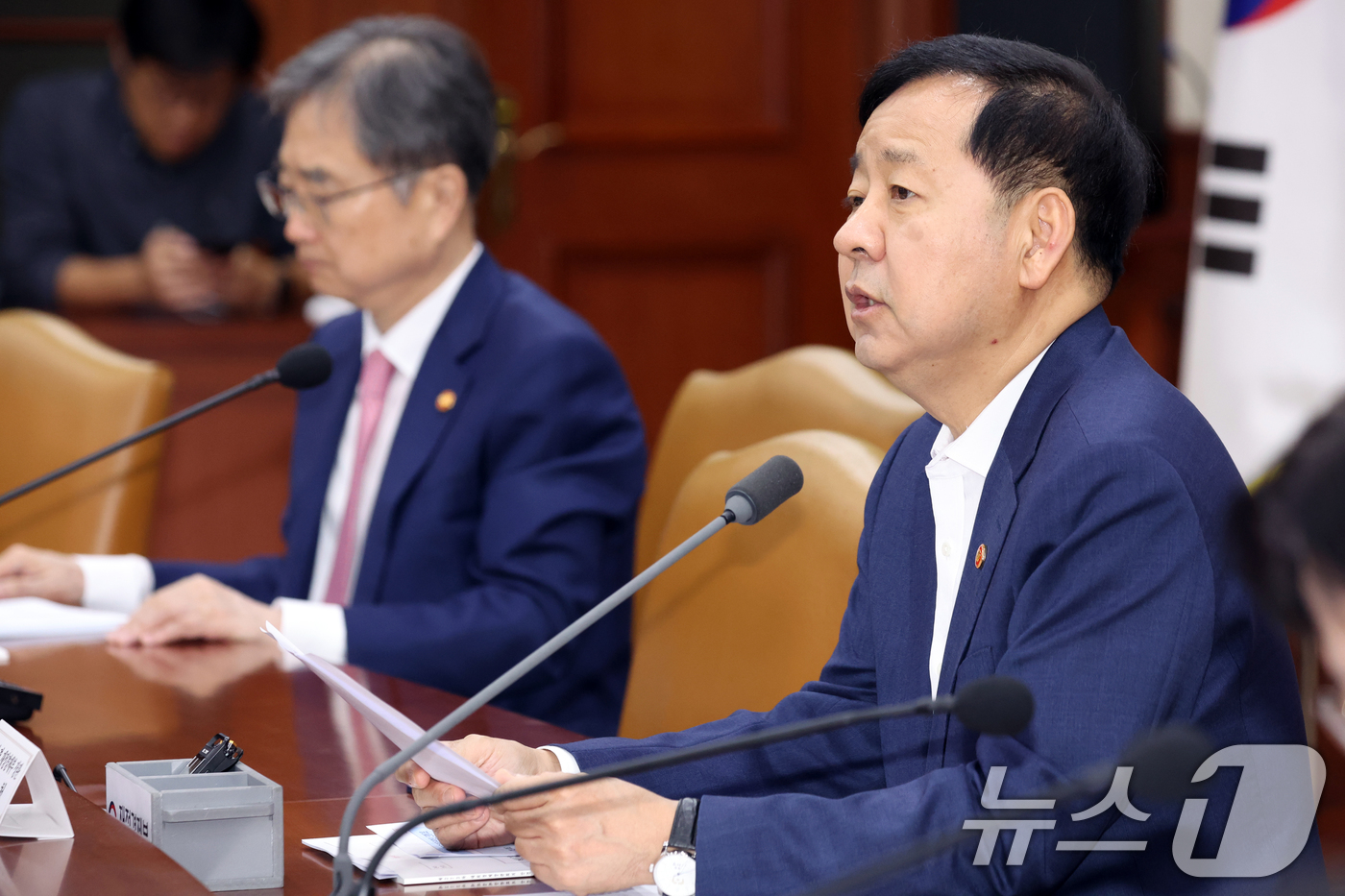 (서울=뉴스1) 김명섭 기자 = 구윤철 경제부총리 겸 재정경제부 장관이 27일 서울 종로구 세종대로 정부서울청사에서 열린 제273차 대외경제장관회의에서 모두 발언을 하고 있다. 이 …