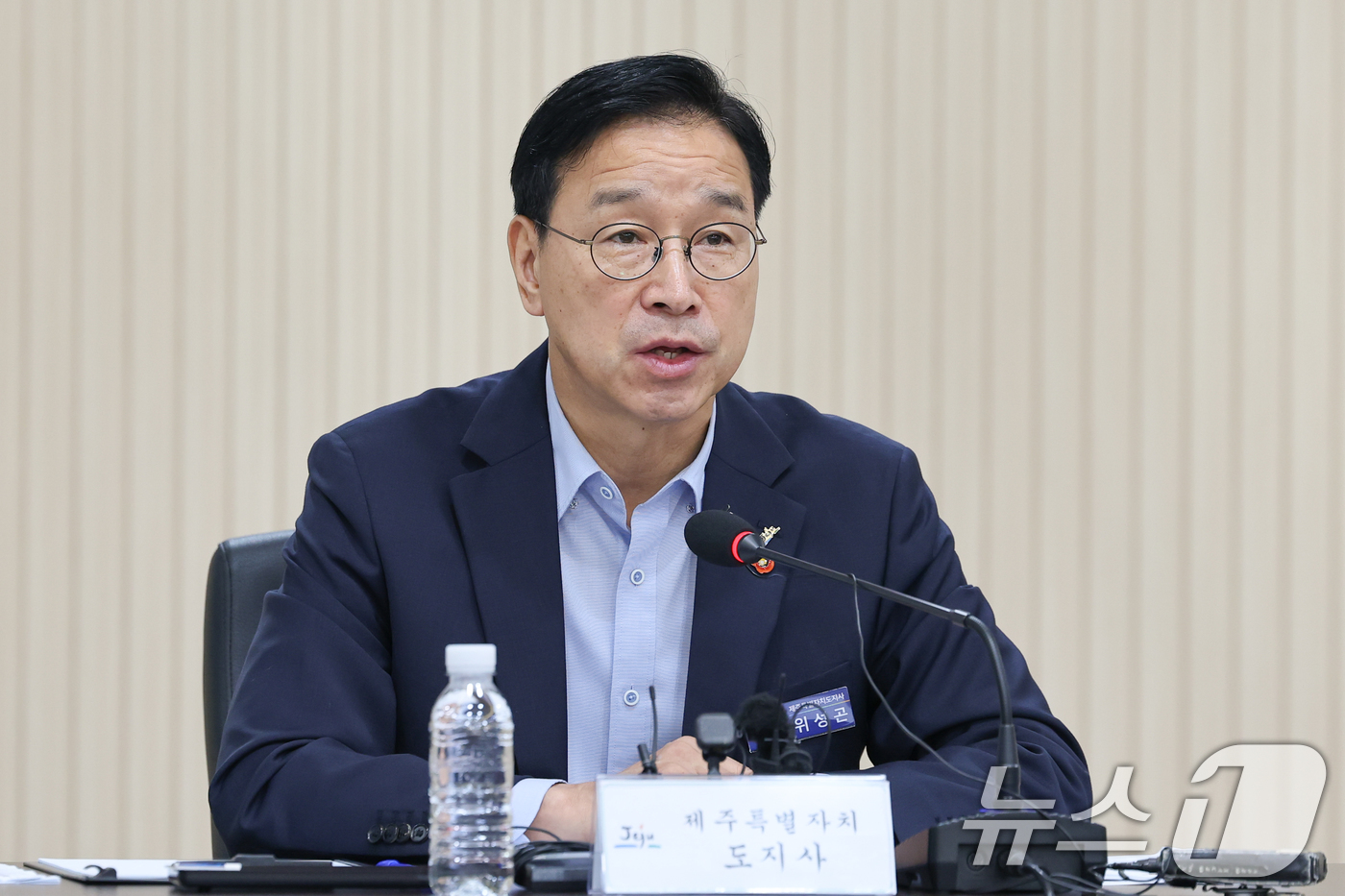 (제주=뉴스1) 안은나 기자 = 위성곤 제주도지사가 27일 오전 제주도청에서 '안전한 제주대책마련을 위한 유관기관 회의'를 주재하며 인사말을 하고 있다. 2026.8.27/뉴스1