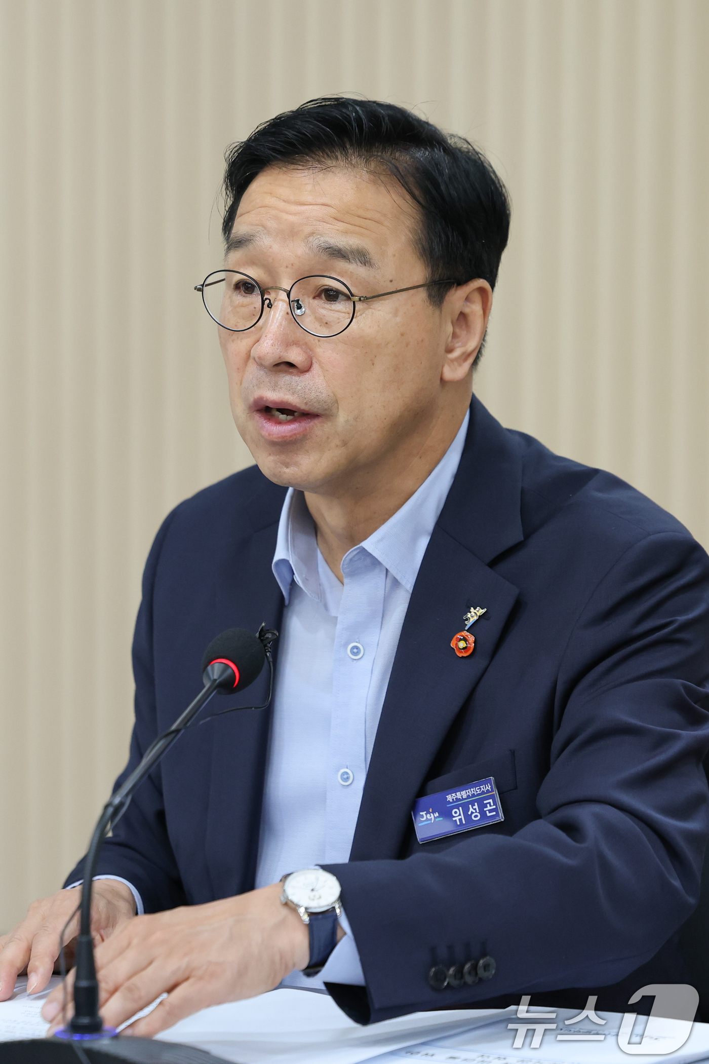 (제주=뉴스1) 안은나 기자 = 위성곤 제주도지사가 27일 오전 제주도청에서 '안전한 제주대책마련을 위한 유관기관 회의'를 주재하며 인사말을 하고 있다. 2026.8.27/뉴스1