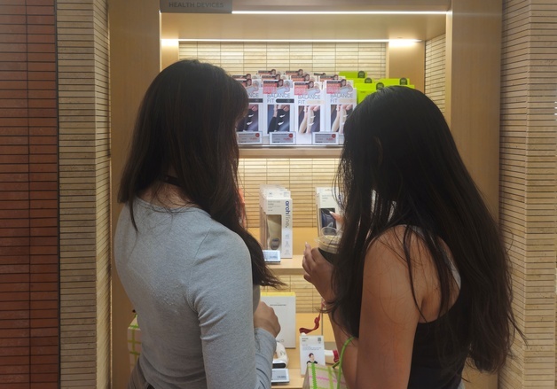 "라운지 때문에 종종 와요"…올리브영N성수 찾은 '골드 회원' 외국인