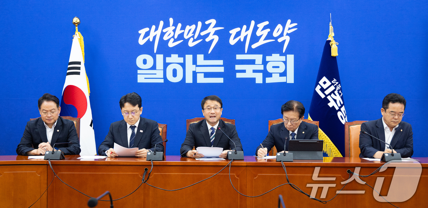 (서울=뉴스1) 유승관 기자 = 한병도 더불어민주당 원내대표가 27일 서울 여의도 국회에서 열린 정책조정회의에서 발언하고 있다. 2026.8.27/뉴스1