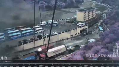 [영상]'네팔 대홍수' CCTV 속 지옥도…도망치다 순식간에 휩쓸려