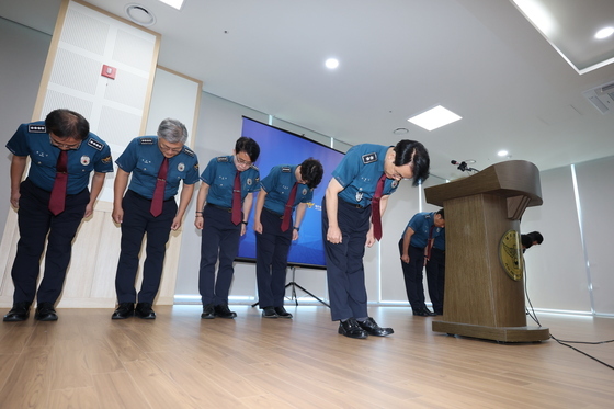 제주경찰청장 "경찰 책무 저버리고 지울 수 없는 상처 드려" 사과