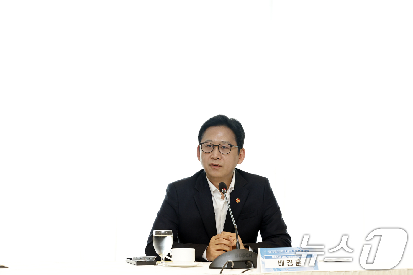 (서울=뉴스1) 박정호 기자 = 배경훈 부총리 겸 과학기술정보통신부 장관이 27일 오전 서울시 중구 을지로 프레지던트호텔에서 열린 제2차 과학기술·인공지능 미래전략회의에서 인사말을 …