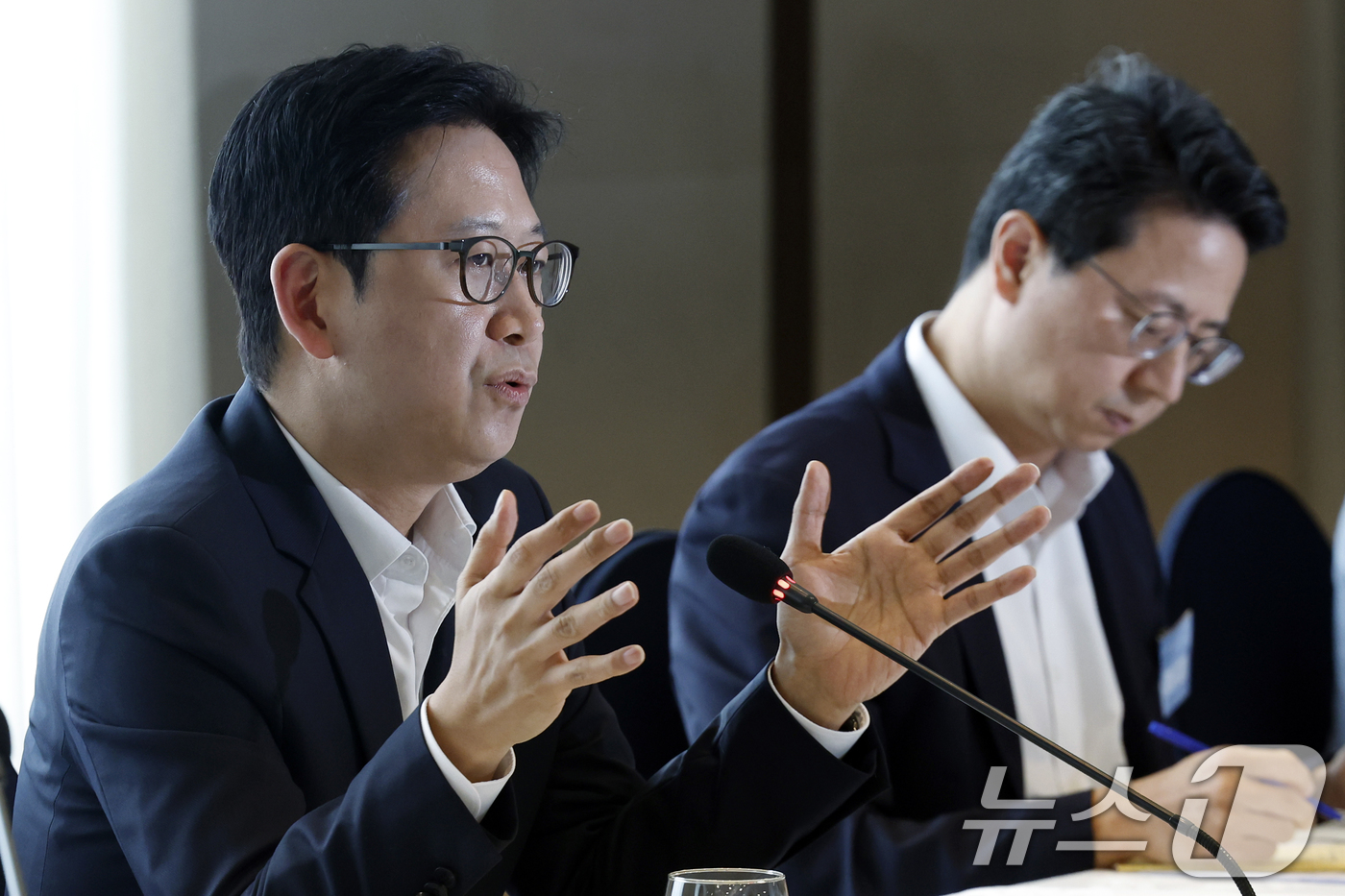 (서울=뉴스1) 박정호 기자 = 배경훈 부총리 겸 과학기술정보통신부 장관이 27일 오전 서울시 중구 을지로 프레지던트호텔에서 열린 제2차 과학기술·인공지능 미래전략회의에서 인사말을 …