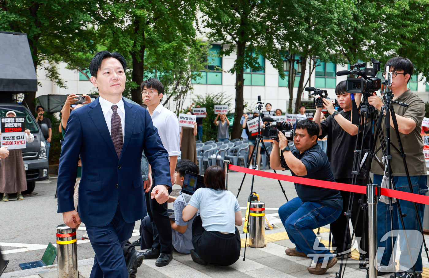 (서울=뉴스1) 이호윤 기자 = 국회 국정조사 청문회에서 증인 선서를 거부한 혐의 등으로 고발된 박상용 인천지검 부부장검사가 27일 서울 마포구 서울경찰청 광역수사단 공공범죄수사대 …