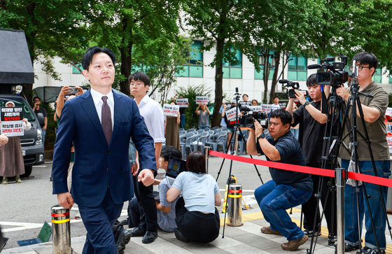 경찰 출석하는 박상용 검사