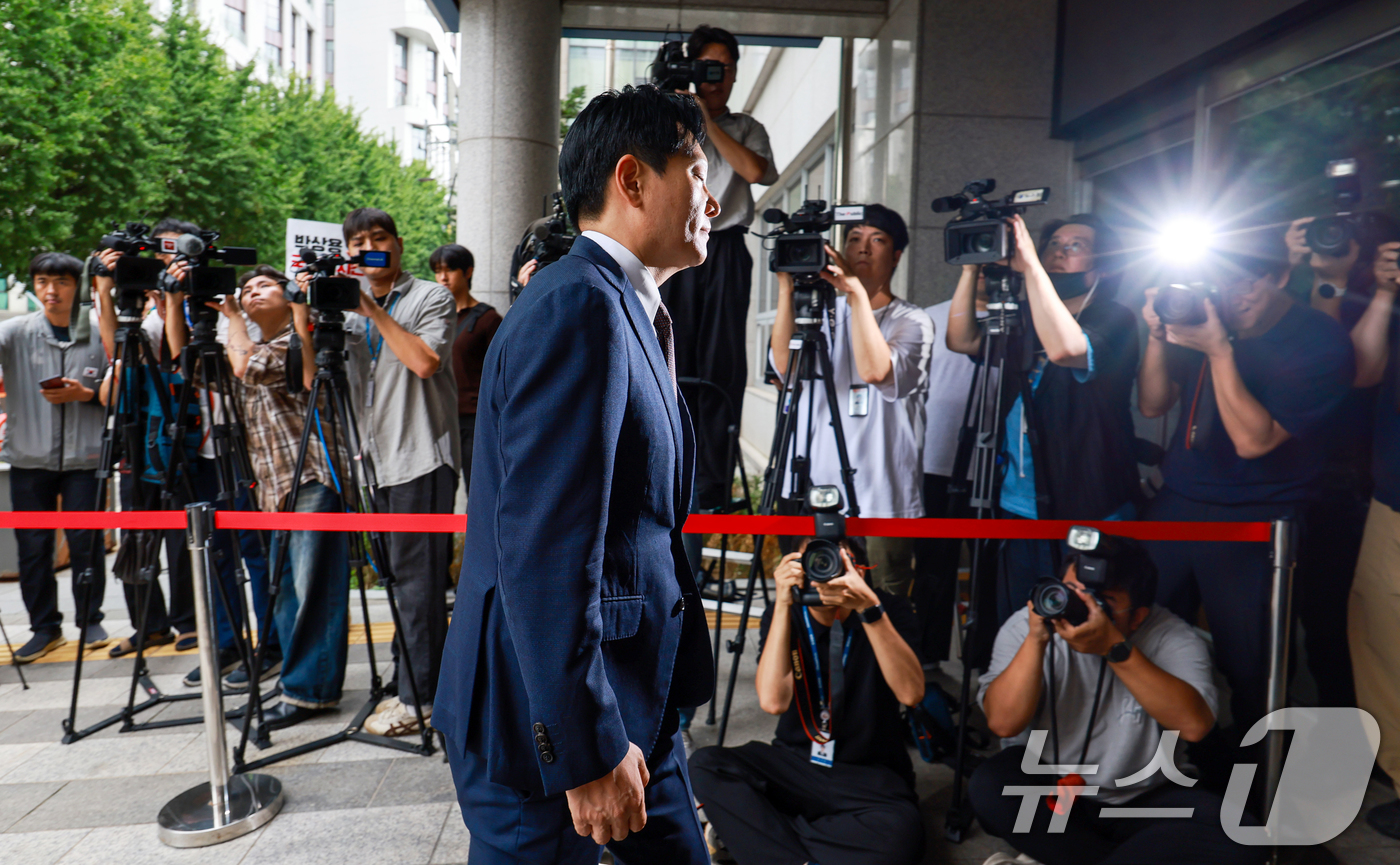 (서울=뉴스1) 이호윤 기자 = 국회 국정조사 청문회에서 증인 선서를 거부한 혐의 등으로 고발된 박상용 인천지검 부부장검사가 27일 서울 마포구 서울경찰청 광역수사단 공공범죄수사대 …