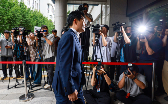 경찰 출석하는 박상용 검사